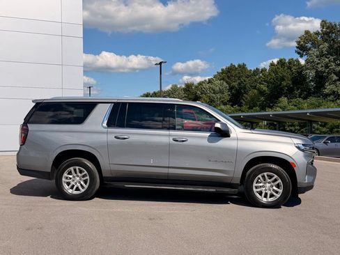 Used 2023 Chevrolet Suburban LT AWD/4WD image 4