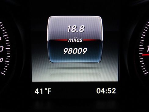 Used 2017 Mercedes-Benz GLC 300 4MATIC image 42