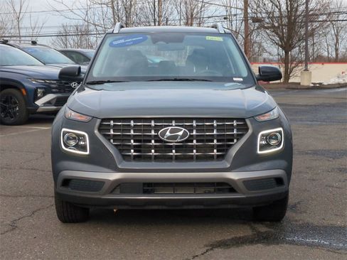 Certified 2025 Hyundai Venue Limited image 8