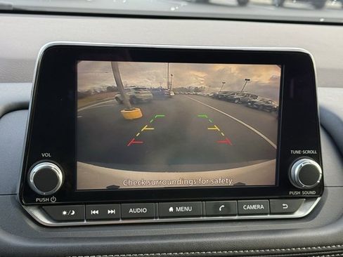 Certified 2021 Nissan Rogue S image 34