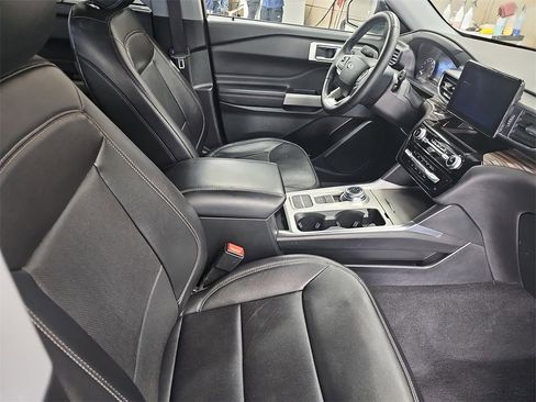 Used 2024 Ford Explorer Limited image 10