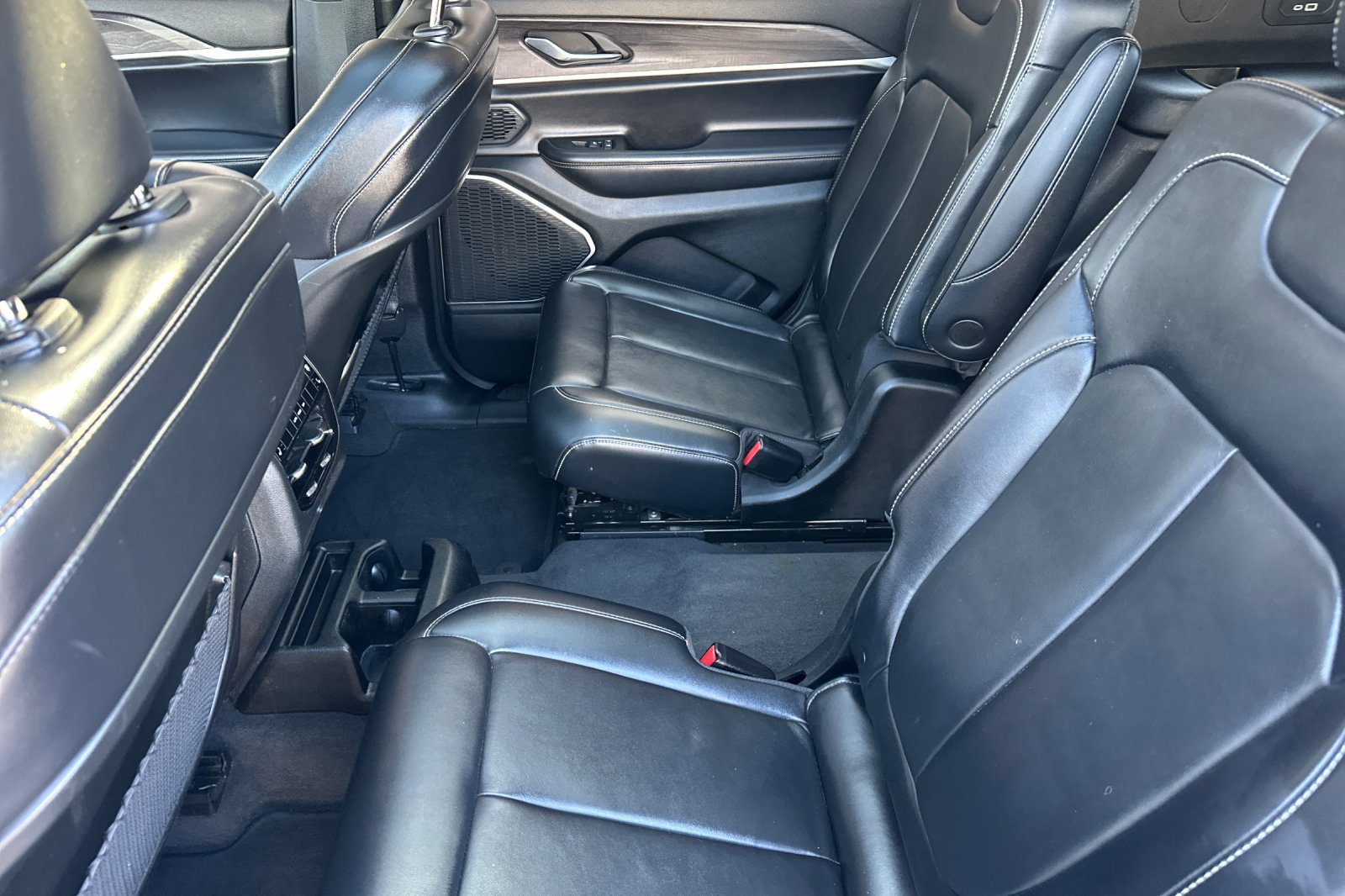 Used 2021 Jeep Grand Cherokee L Limited RWD image 11