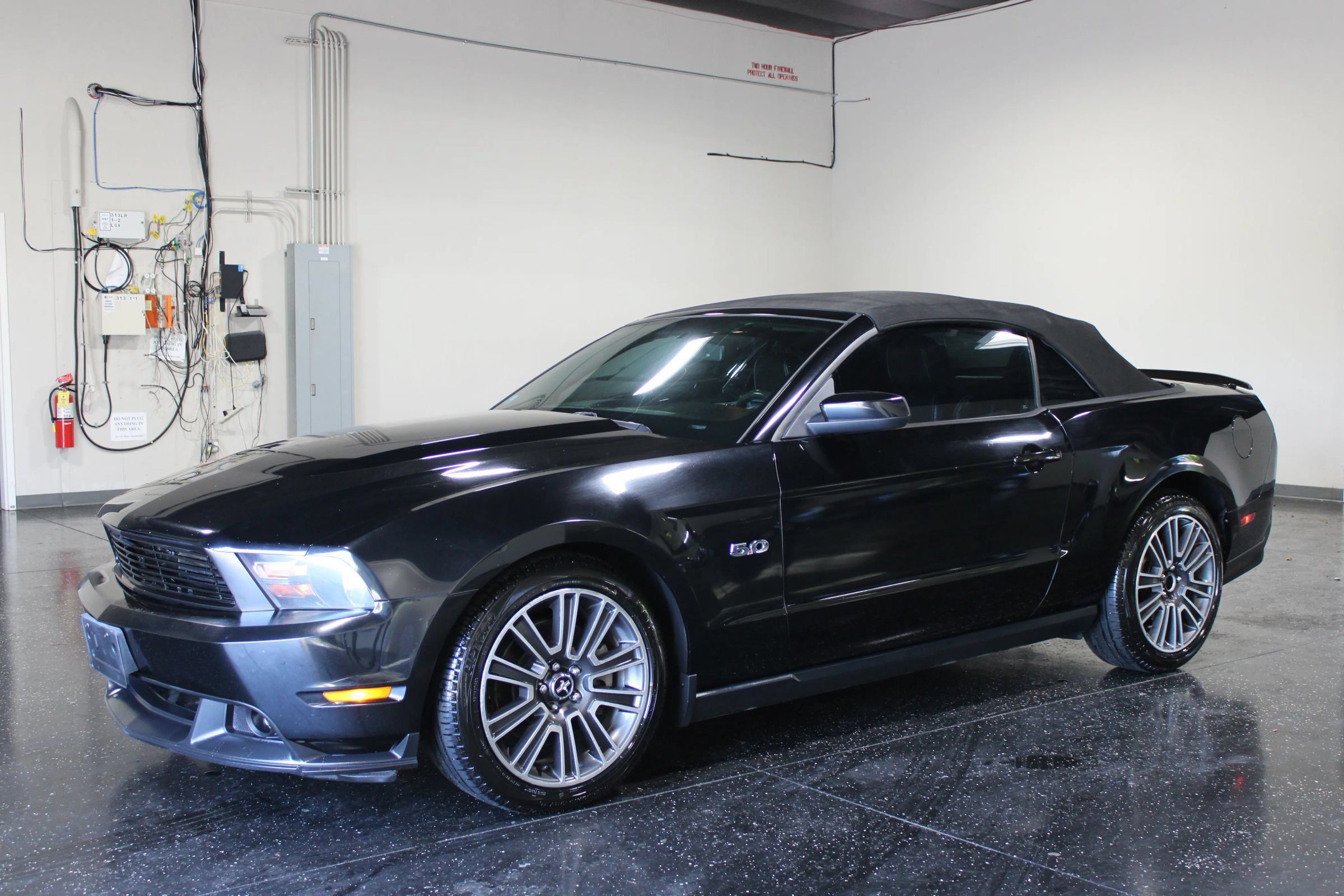 Used 2011 Ford Mustang GT Premium w/ Comfort Pkg RWD image 8