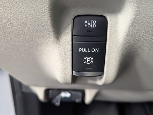 Used 2025 Nissan Murano SL AWD/4WD image 15