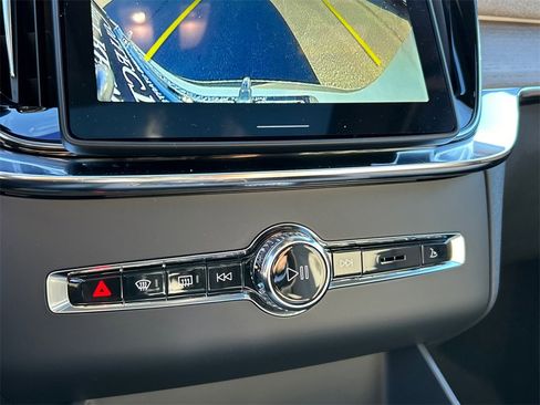 New 2026 Volvo XC90 B6 Plus w/ Protection Package Premier image 18