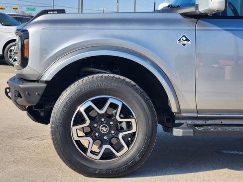 Used 2022 Ford Bronco Outer Banks image 9