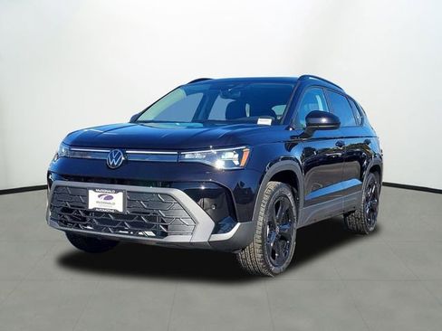 New 2026 Volkswagen Taos SE image 1