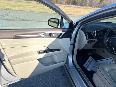 Used 2017 Ford Fusion Platinum image 8