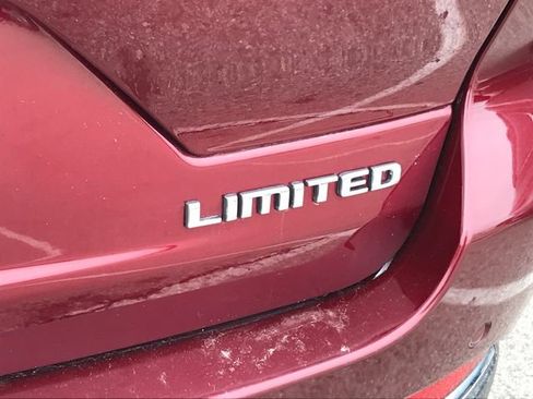 Used 2023 Jeep Grand Cherokee Limited image 3