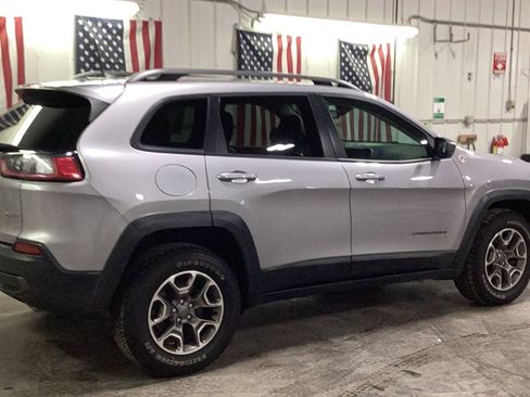 Used 2019 Jeep Cherokee Trailhawk image 16