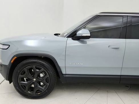 Used 2024 Rivian R1S Adventure image 29