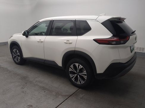 Used 2023 Nissan Rogue SV image 3