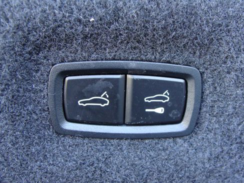 Used 2020 Porsche Taycan 4S image 40