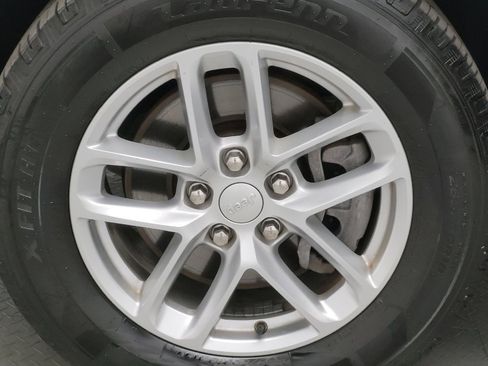 Used 2023 Jeep Grand Cherokee L Laredo image 31