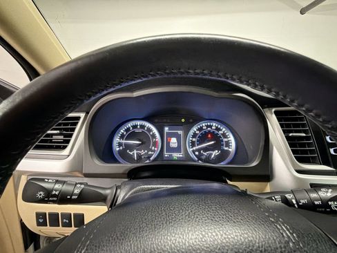 Used 2017 Toyota Highlander Limited FWD image 11