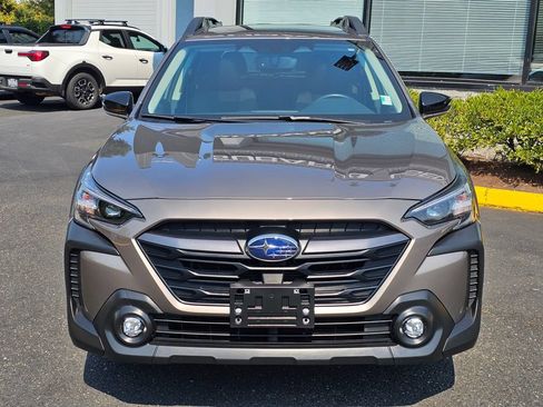 Used 2024 Subaru Outback Premium AWD/4WD image 2