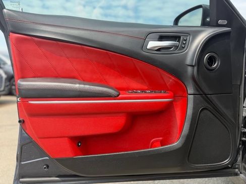 Used 2019 Dodge Charger Scat Pack w/ Plus Group RWD image 9