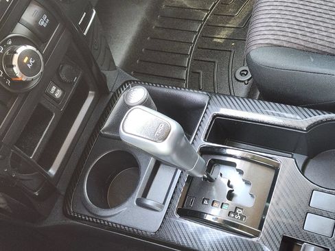 Used 2018 Toyota 4Runner TRD Off-Road AWD/4WD image 9
