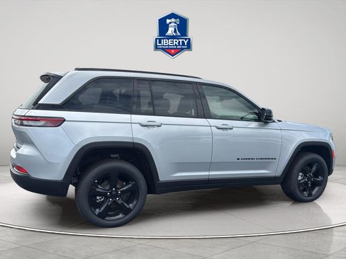 New 2025 Jeep Grand Cherokee Limited w/ Luxury Tech Group II AWD/4WD image 12