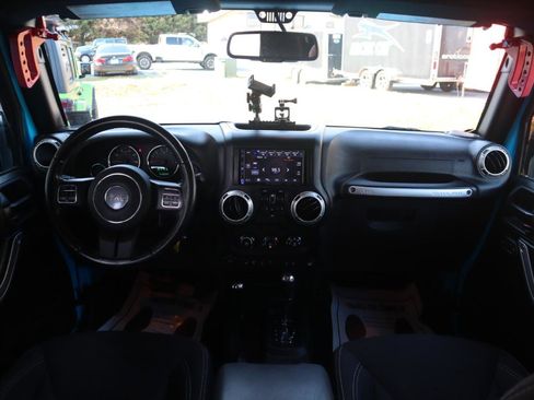 Used 2018 Jeep Wrangler Unlimited Rubicon w/ Cold Weather Group image 55