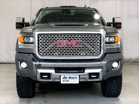 Used 2017 GMC Sierra 2500 Denali w/ Duramax Plus Package AWD/4WD image 3
