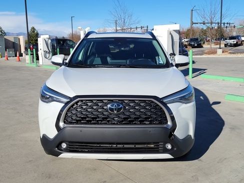 Used 2022 Toyota Corolla Cross XLE image 5