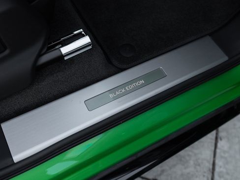 Used 2025 Bentley Bentayga S Black Edition image 36