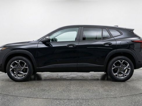 Used 2025 Chevrolet Trax LT FWD image 5