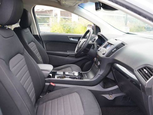 Used 2019 Ford Edge SE FWD image 20