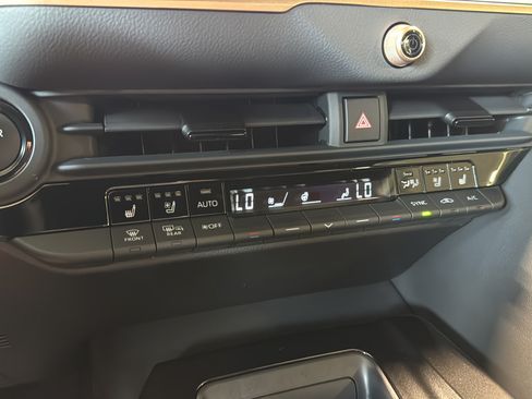 Used 2026 Toyota Crown AWD/4WD image 25