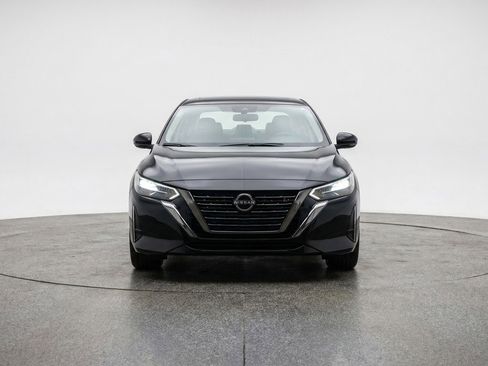 Used 2025 Nissan Sentra SV FWD image 2