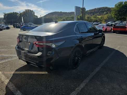 Used 2023 Toyota Camry XSE image 3
