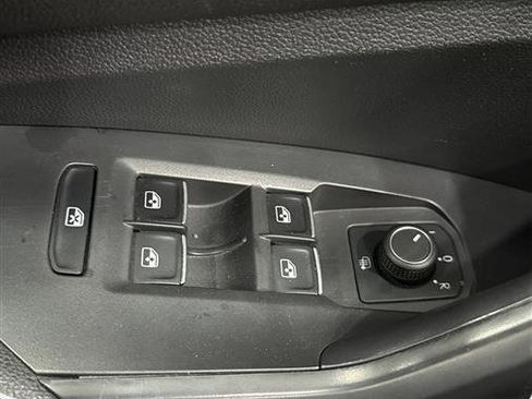 Used 2024 Volkswagen Jetta SE FWD image 32