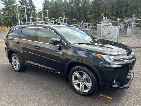 Used 2019 Toyota Highlander Limited AWD/4WD image 3