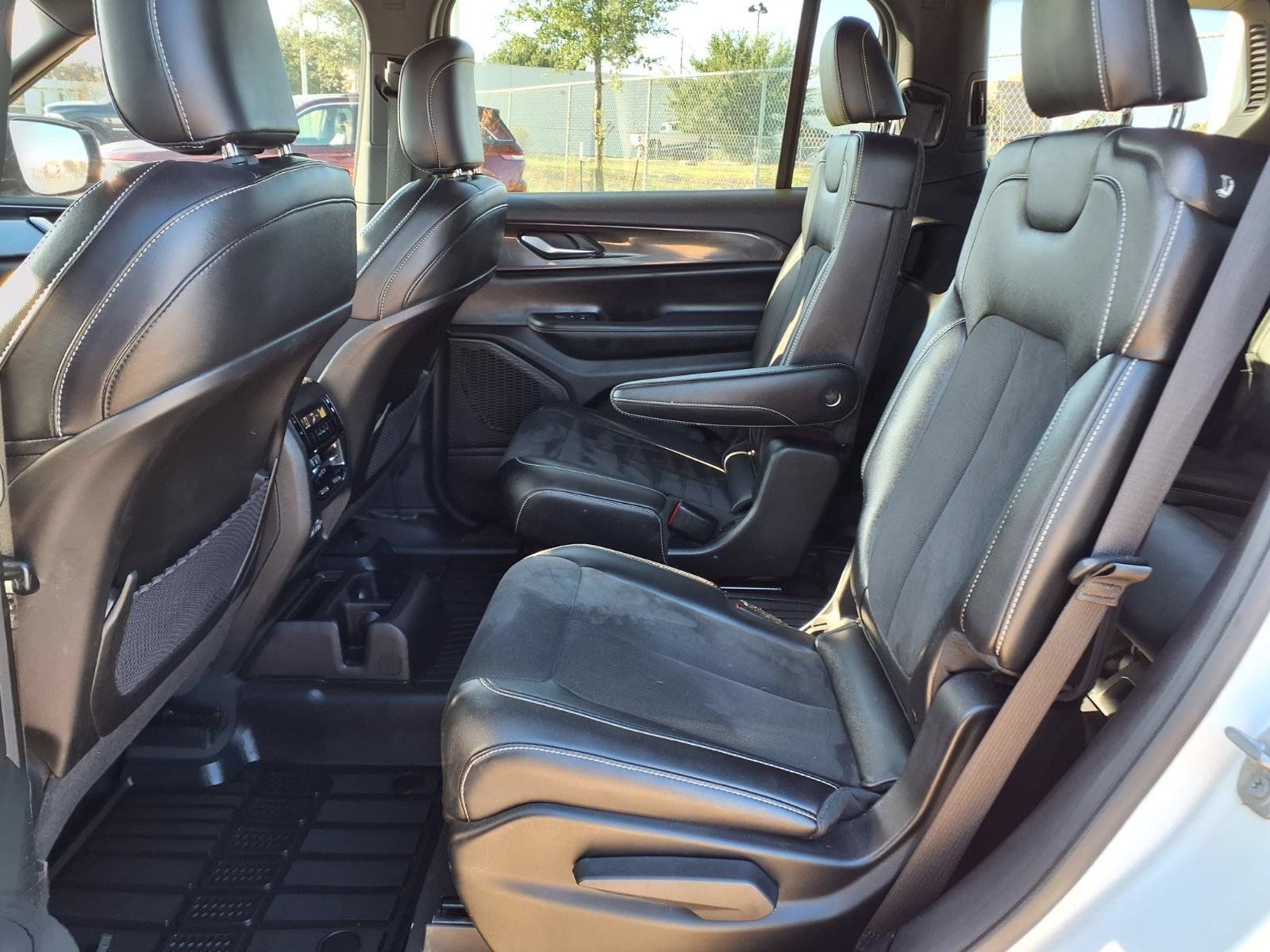 Used 2023 Jeep Grand Cherokee L Laredo AWD/4WD image 16