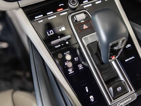 Used 2021 Porsche Cayenne E-Hybrid image 31