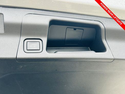 Used 2023 GMC Acadia SLE w/ Driver Convenience Package image 12