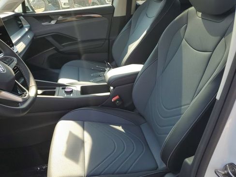 New 2026 Volkswagen Tiguan SE AWD/4WD image 17