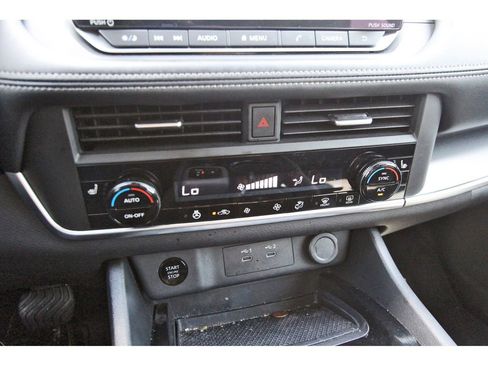 Used 2024 Nissan Rogue SV w/ SV Premium Package image 21