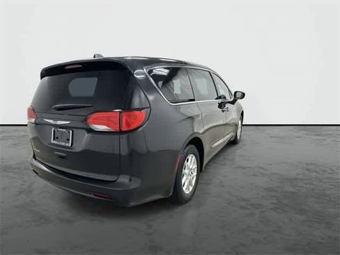 Used 2021 Chrysler Voyager LX image 3