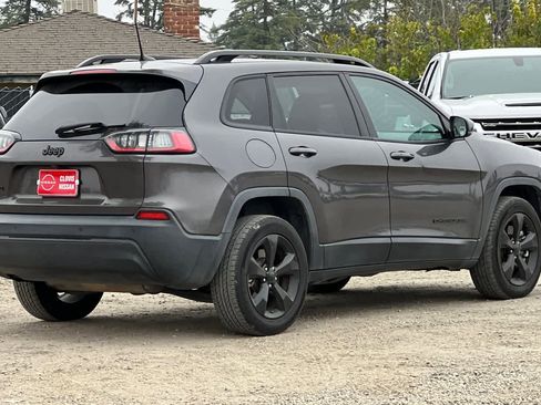 Used 2019 Jeep Cherokee Latitude Plus image 3