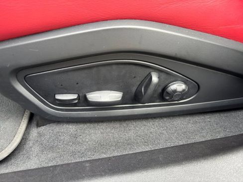 Used 2022 Porsche Taycan image 11