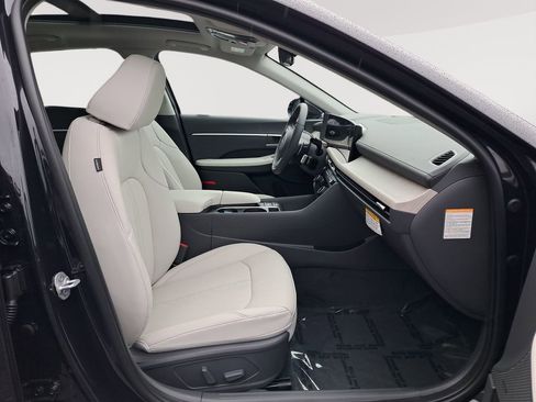New 2025 Hyundai Sonata Limited image 18
