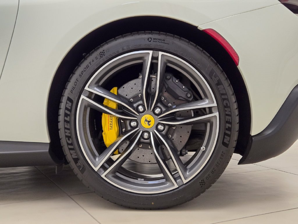 Used 2024 Ferrari Roma Spider RWD image 15