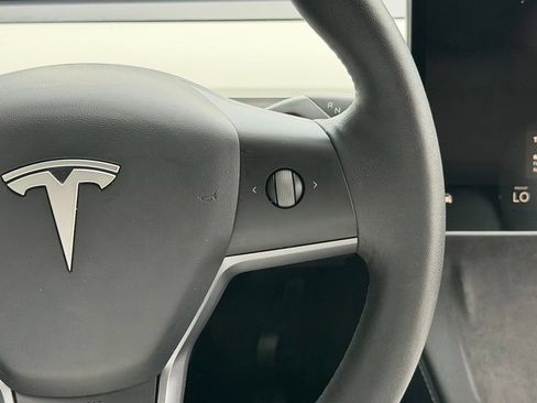 Used 2022 Tesla Model Y Long Range AWD/4WD image 45