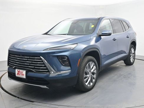 Used 2025 Buick Enclave Preferred image 1