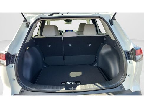Used 2026 Toyota Corolla Cross LE FWD image 9