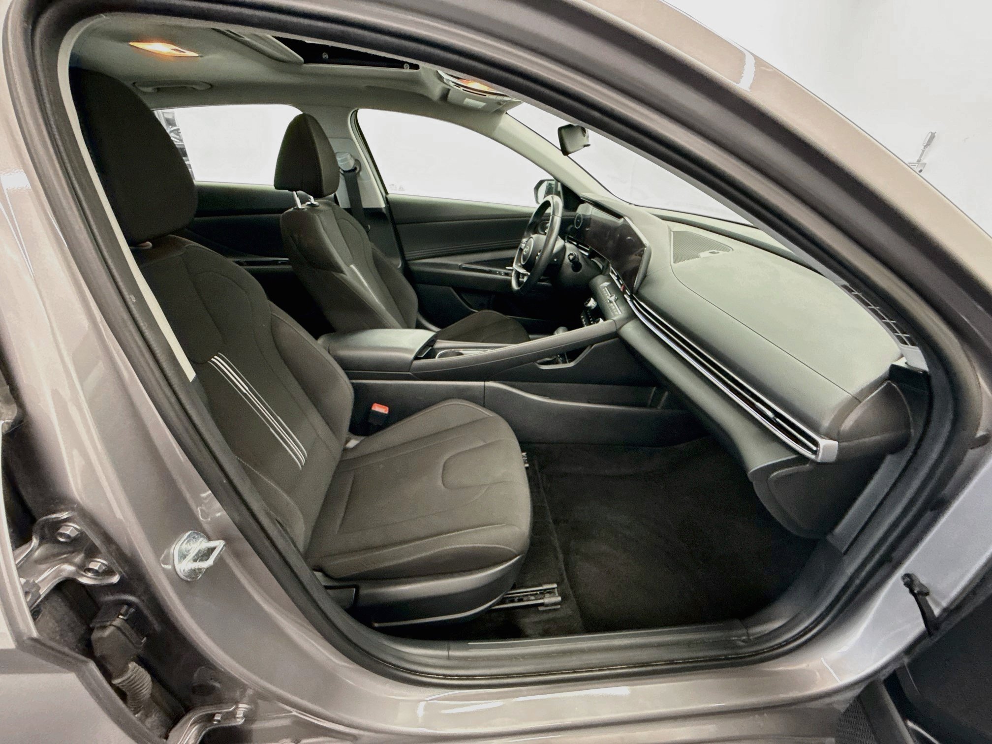 Used 2025 Hyundai Elantra SEL FWD image 32