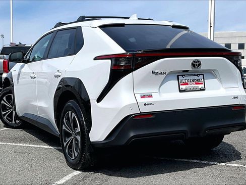 Used 2024 Toyota bZ4X XLE w/ Weather Package image 10