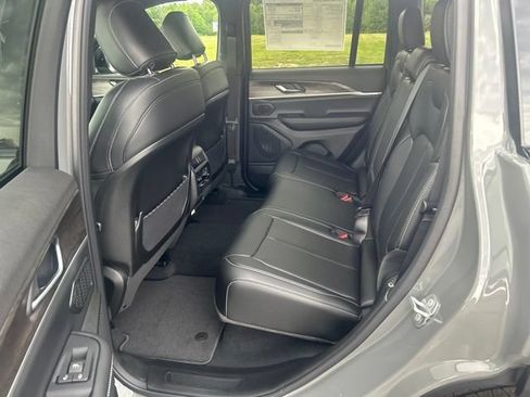 New 2027 Jeep Grand Cherokee Limited w/ Limited Altitude Package AWD/4WD image 41